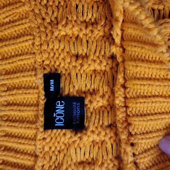 EUC Icone sweater - Picture 2 of 6